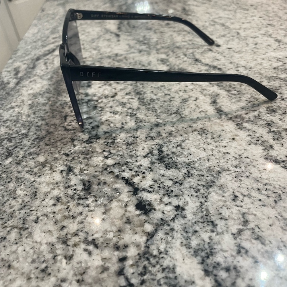 Reflective sunglasses - Picture 5 of 6